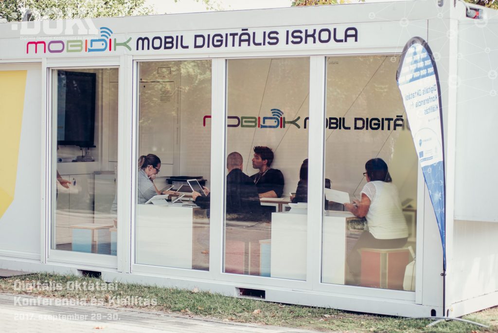 Mobidik – Mobil Digitális Iskola